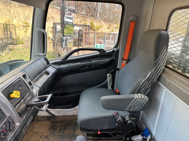 2020-hino-268-image-25