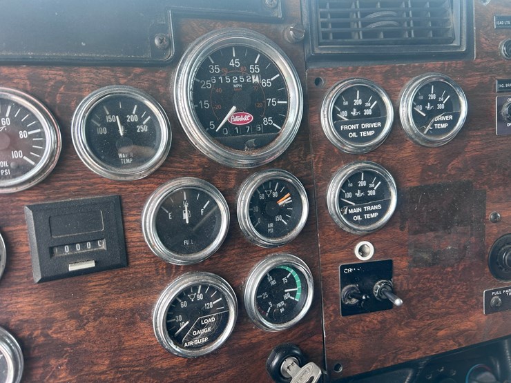 1998-peterbilt-379-image-58