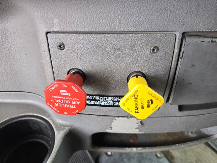 2007-peterbilt-387-image-83