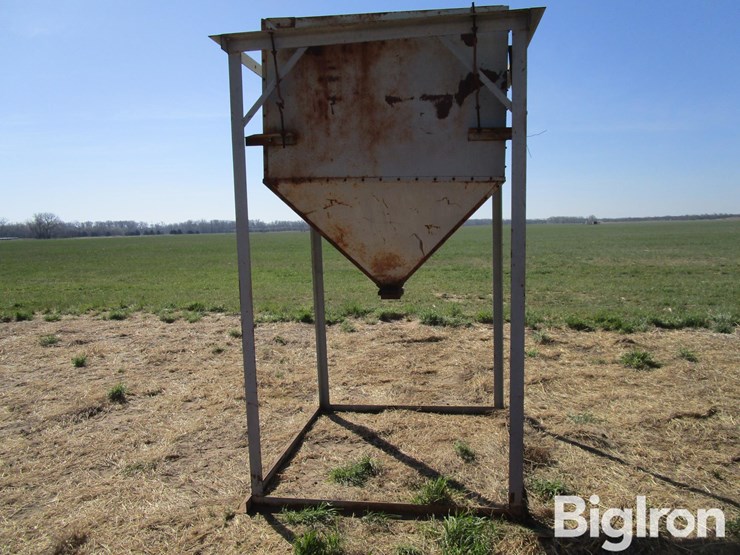 hopper-bottom-on-stand-image-8