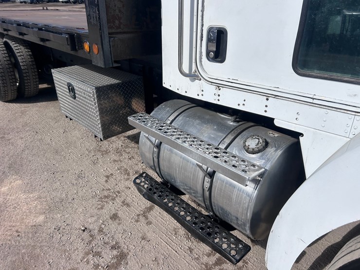 #1679-•-2004-kenworth-flatbed-truck-image-19