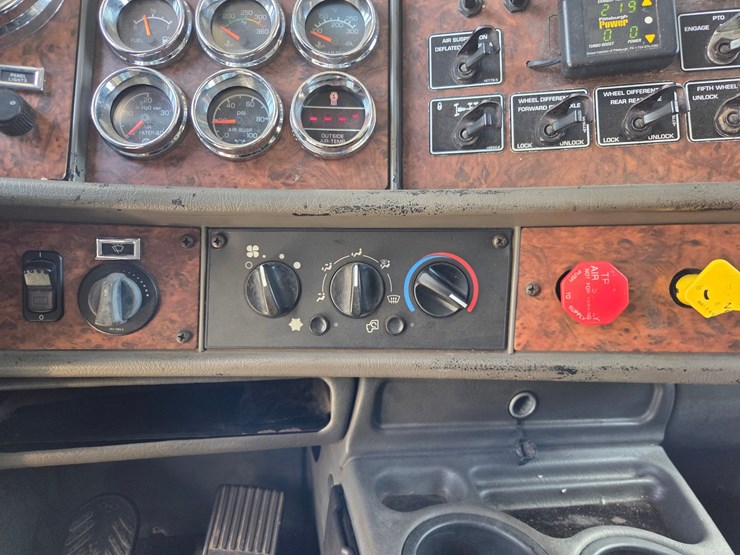 2006-kenworth-w900-image-65