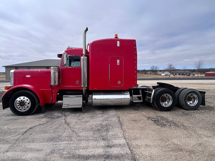 1998-peterbilt-379-image-2