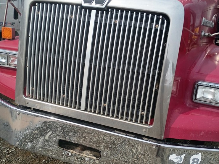 2012-massey-ferguson-8-image-11