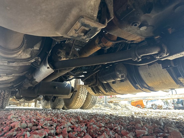 2014-massey-ferguson-8-image-55