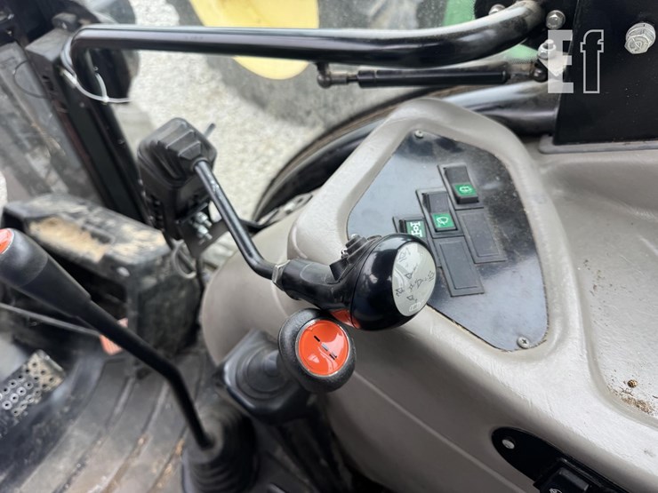 case-ih-farmall-120a-image-18