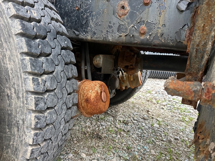 2007-international-7600-image-38