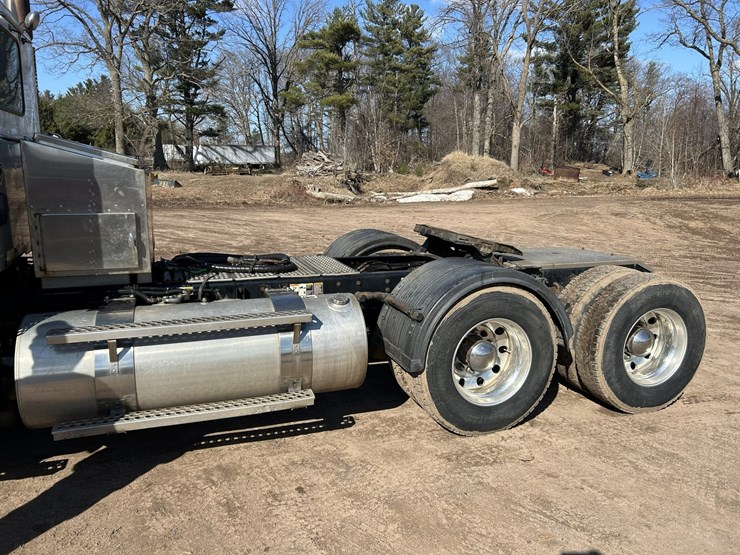 2020-kenworth-t880-image-15