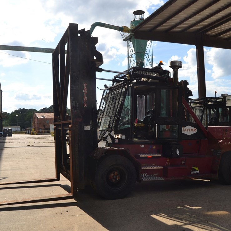 TAYLOR MODEL TXH360L DUAL WHEEL FORKLIFT W/ SIDE SHIFT W/ FORK POSITIONER W/ CUMMINS ENGINE W/ ENCLOSED CAB SN#SMK39310  40,380 HOURS