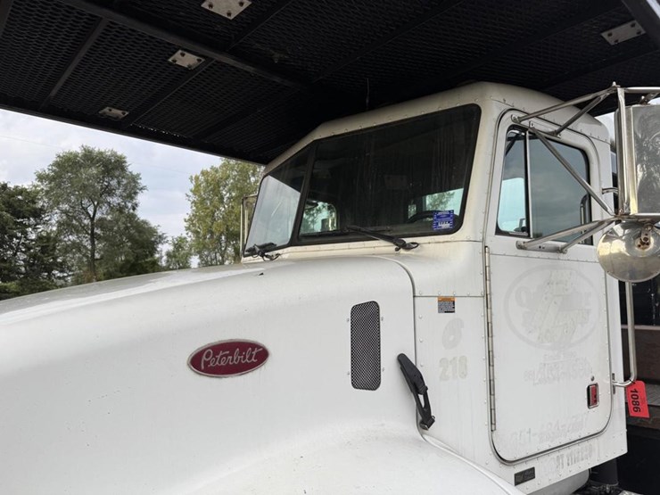 2003-peterbilt-330-image-9