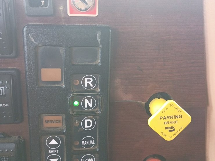 2012-massey-ferguson-8-image-52