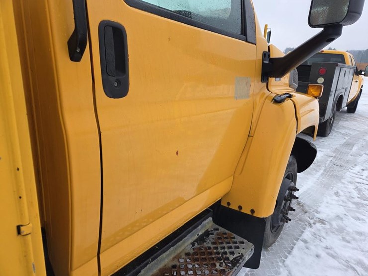 2005-massey-ferguson-8-image-16