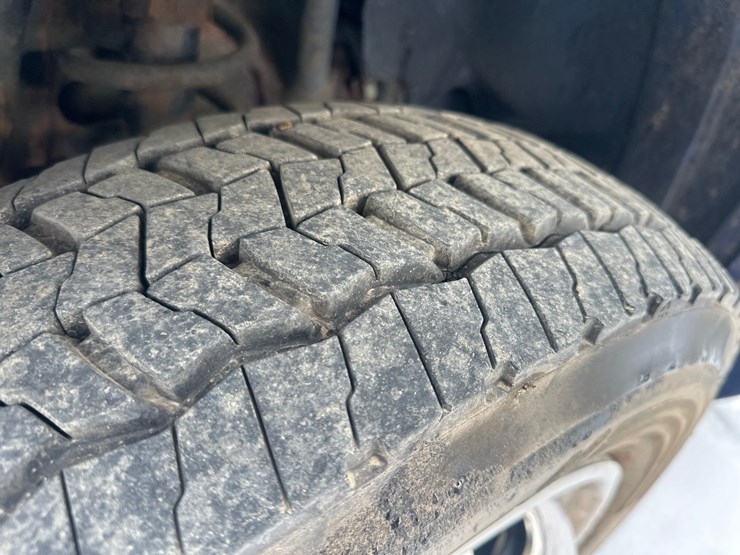 2012-massey-ferguson-8-image-72