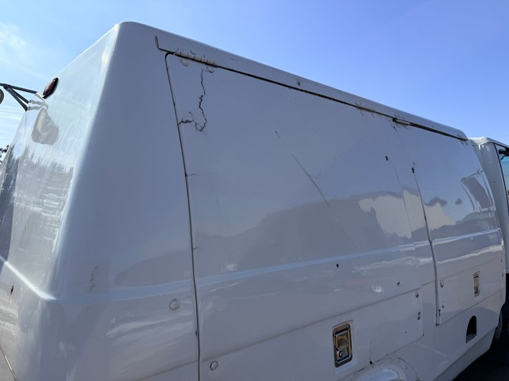 2001-isuzu-npr-image-22