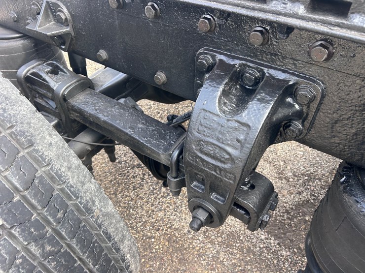 2000-peterbilt-379-image-37