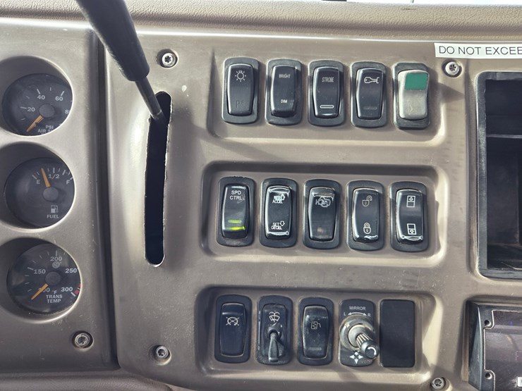 2007-massey-ferguson-8-image-48