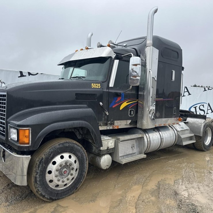 2009 MASSEY-FERGUSON 8