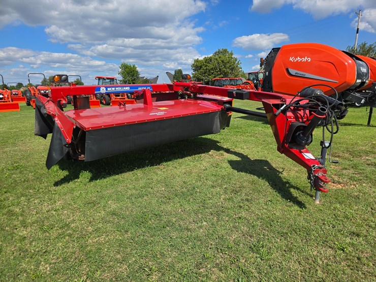 2022-new-holland-210-image-2