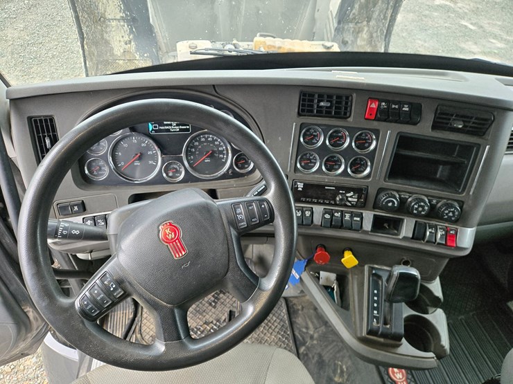 2017-kenworth-t680-image-72