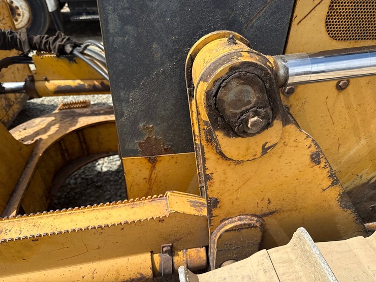 2002-deere-700h-lgp-image-22