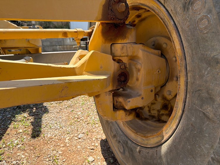 2018-caterpillar-12m3-image-12