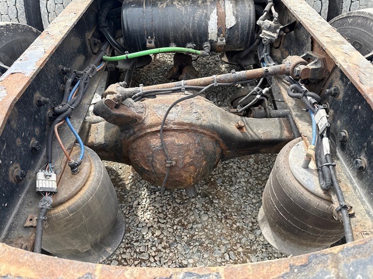 2018-freightliner-122sd-image-51