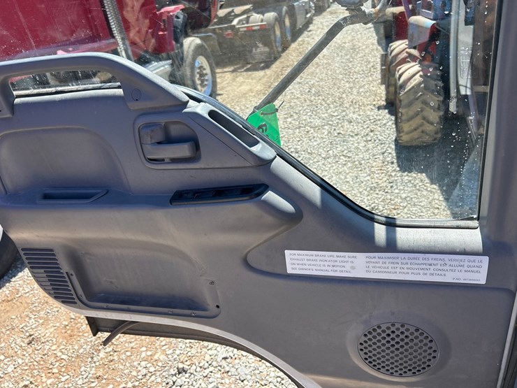 2005-isuzu-nqr-image-60