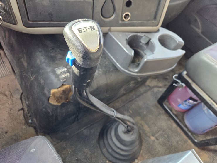 2012-international-7600-image-58