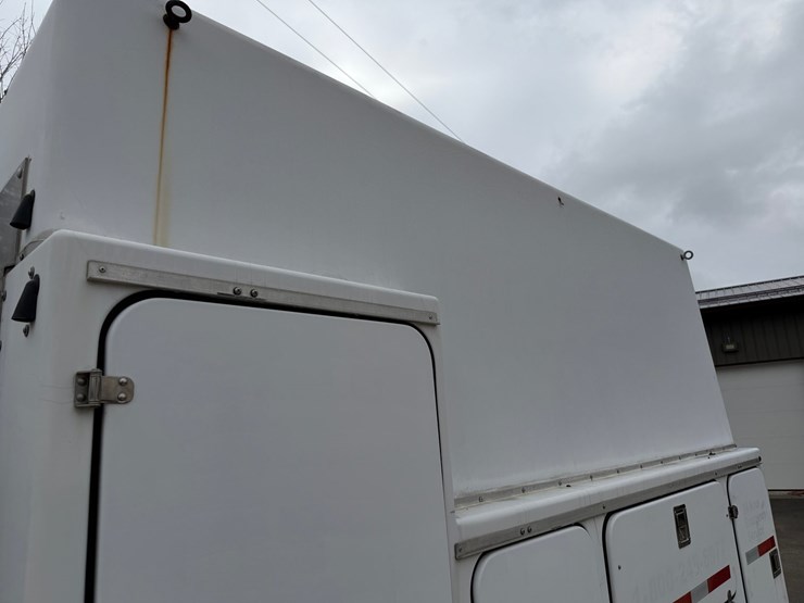 #1048-•-2009-gmc-c5500-specialty-service-truck-image-14