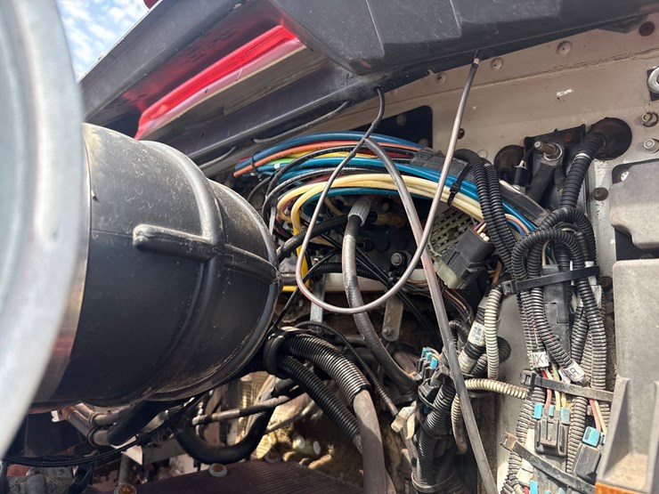 2005-kenworth-t800-image-15