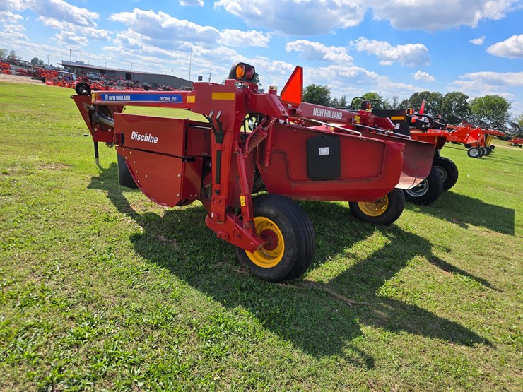 2022-new-holland-210-image-19