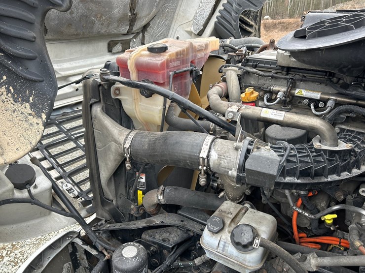 2017-massey-ferguson-8-image-56