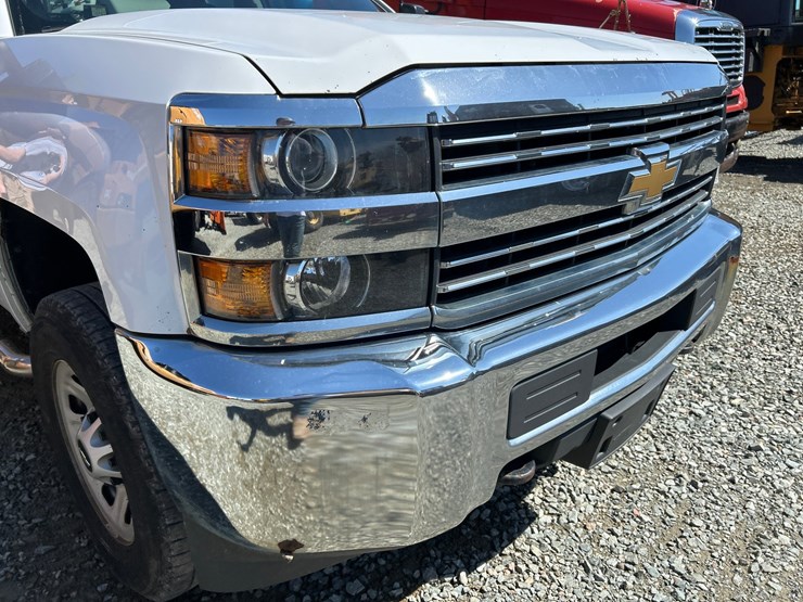 2018-chevrolet-3500-image-10