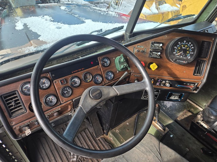 1992-massey-ferguson-8-image-66