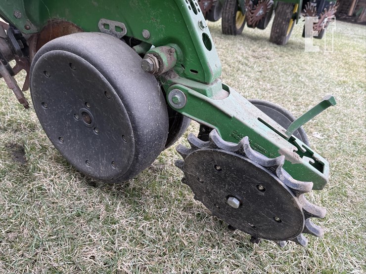 1997-john-deere-1770-image-24