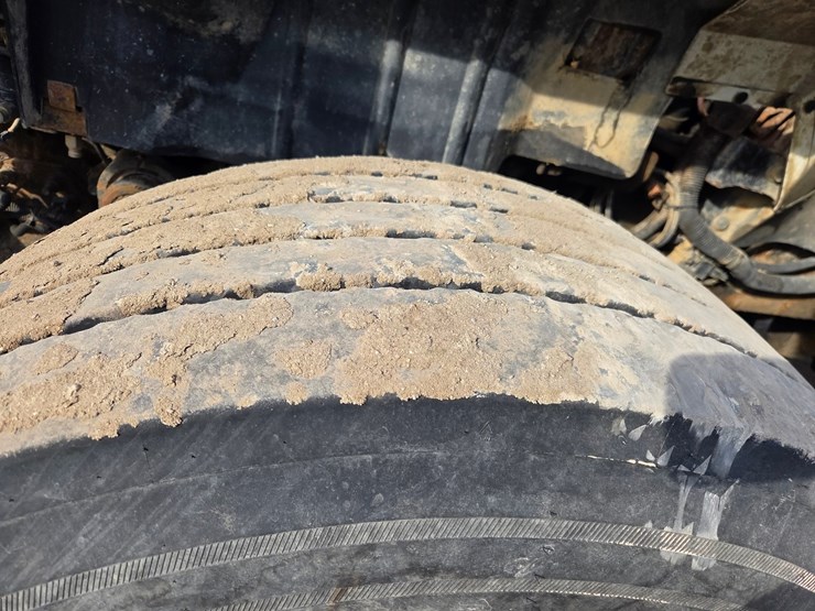 2012-international-7600-image-65