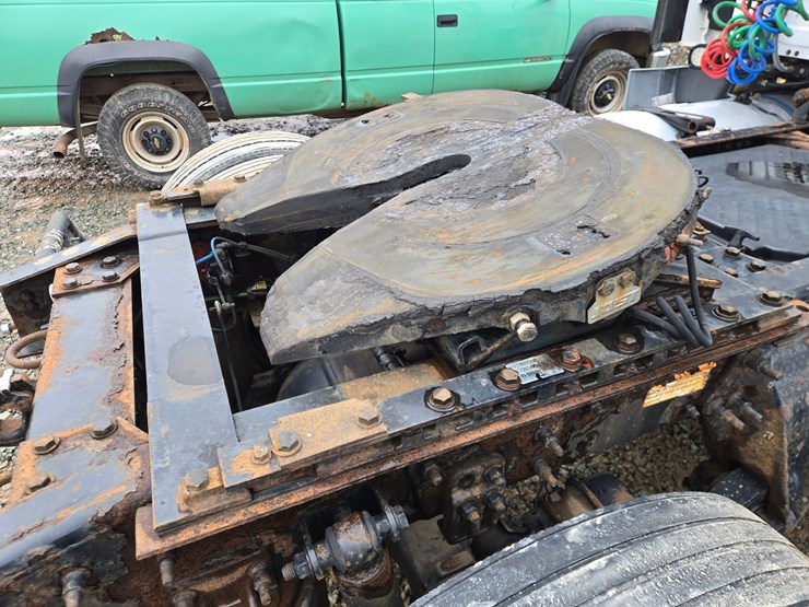 2016-freightliner-cascadia-125-image-24