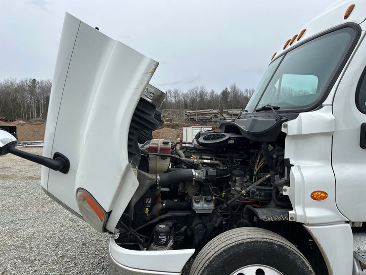 2017-massey-ferguson-8-image-39