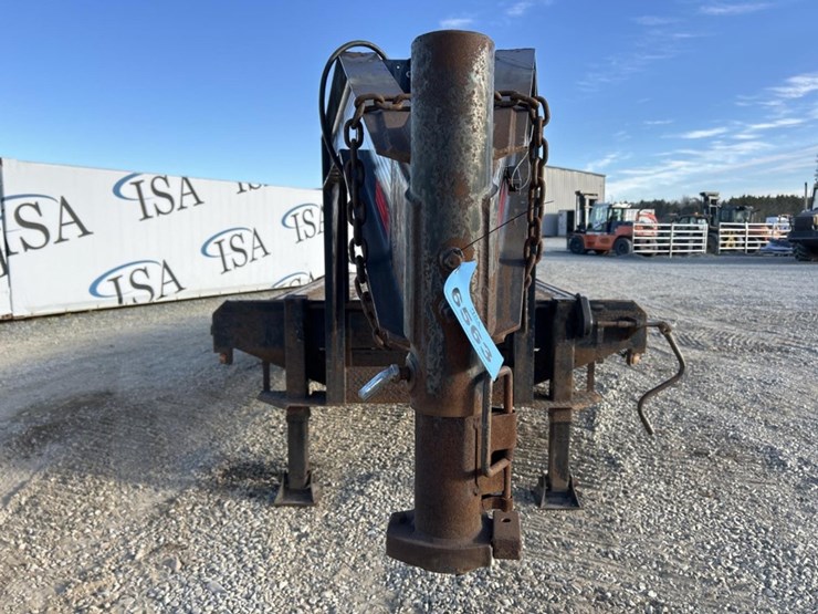 2016-massey-ferguson-8-image-7