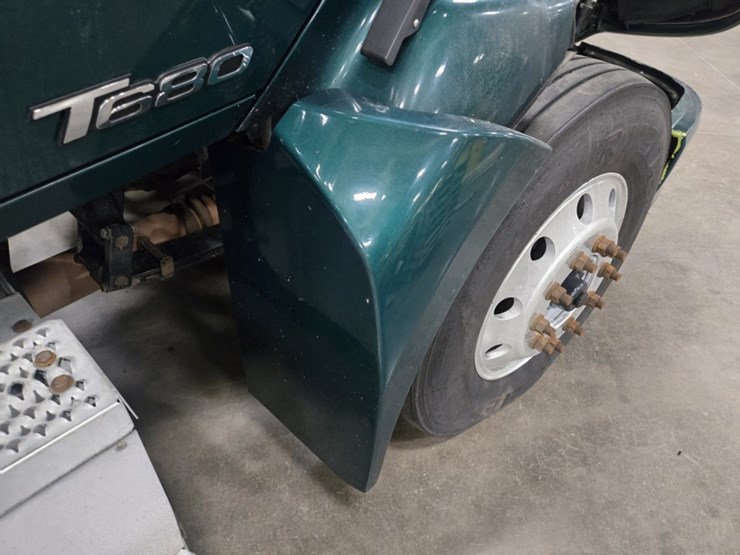 2017-kenworth-t680-image-14