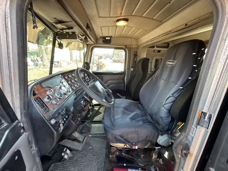 2005-peterbilt-379-image-63