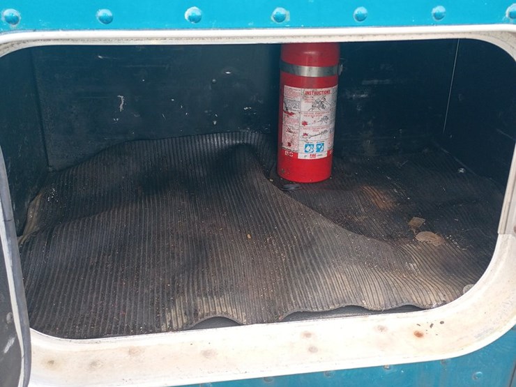 2002-kenworth-t600-image-37