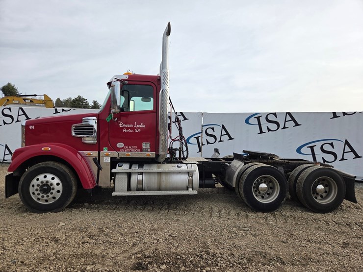 2018-freightliner-122sd-image-2