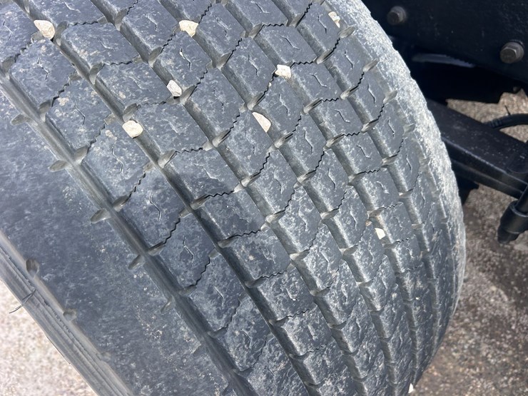 2000-peterbilt-379-image-84