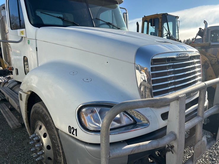 2002-massey-ferguson-8-image-10