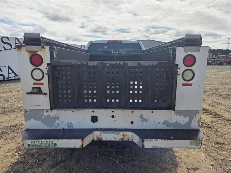 2018-chevrolet-3500-image-4