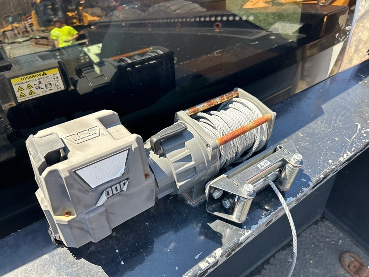 2018-chevrolet-3500-image-26