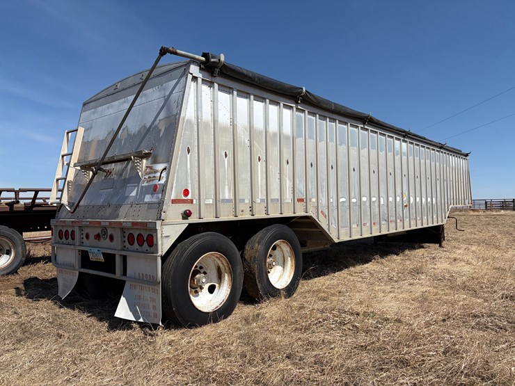1980-cornhusker-800c-hopper-trailer-image-4