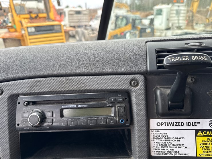 2016-massey-ferguson-8-image-64