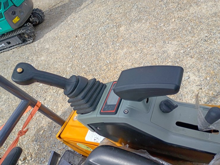 #24174-•-2025-agt-mx20r-mini-excavator-image-15